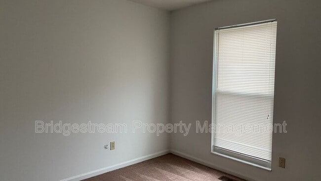 Building Photo - 961 Taylorsview Dr