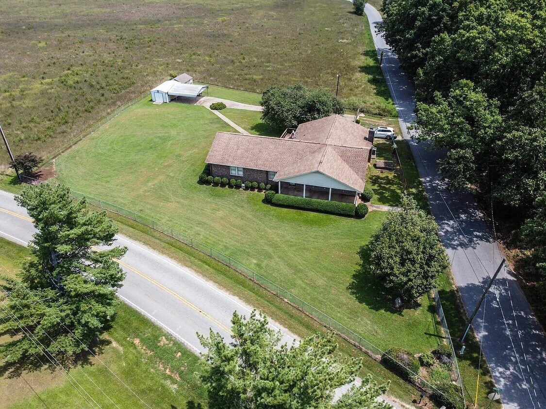 Foto principal - 600 Garrison Rd