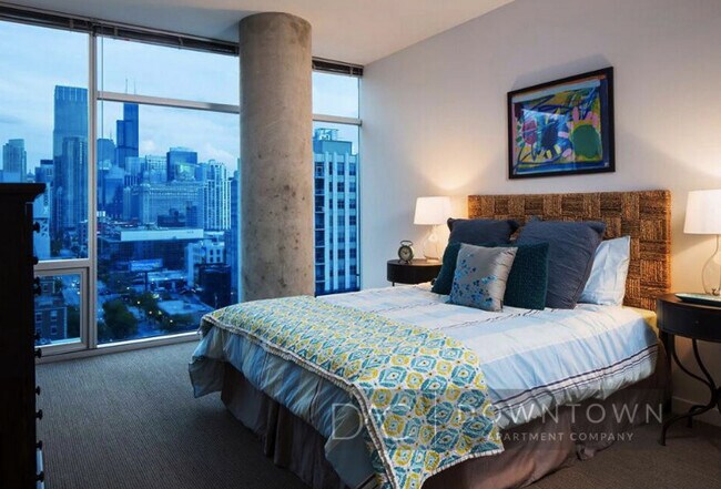 Foto del edificio - 820 N LaSalle Dr