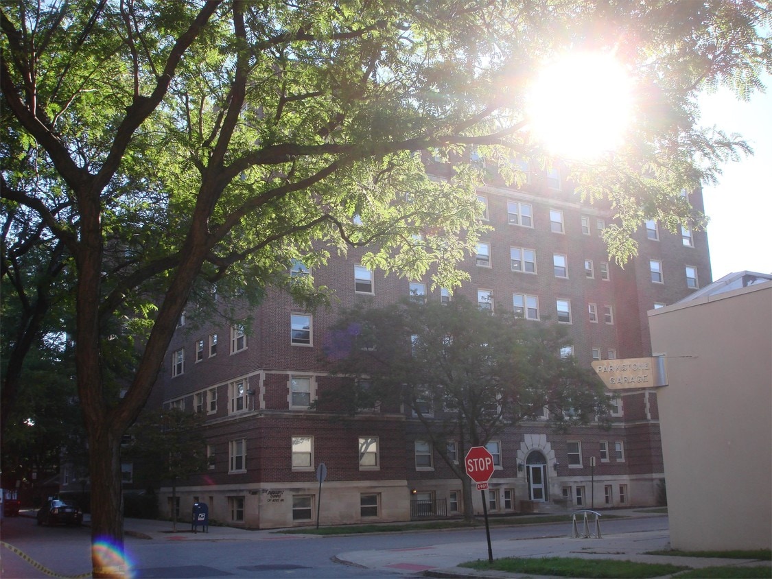 Building Photo - 1130 Parker St