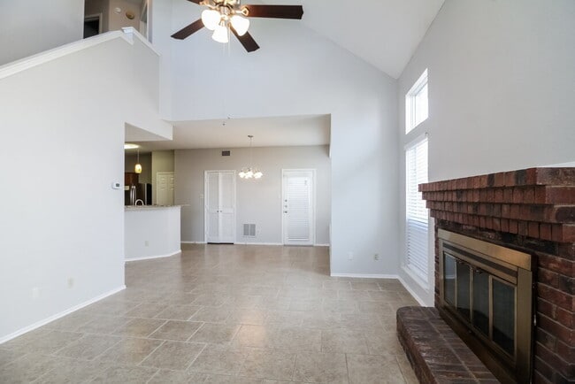 Building Photo - 2326 Weatherby Dr