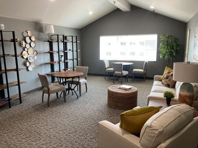 Foto del edificio - Falcon Apartments