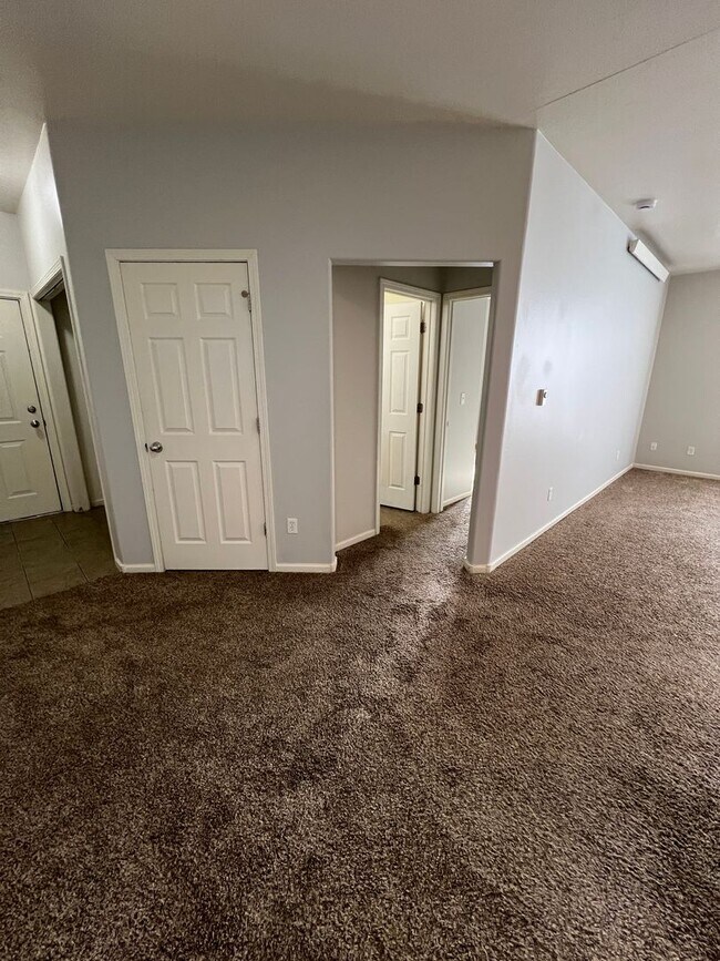 Building Photo - 1920 Monte Vista Dr