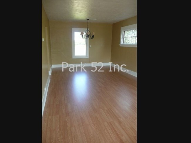 Building Photo - 821 S 43rd St