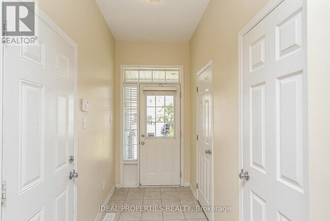 Building Photo - 565 Pepperville Crescent