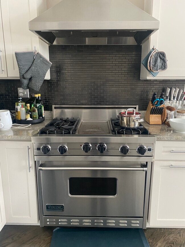 Building Photo - 1631 N Milwaukee Ave