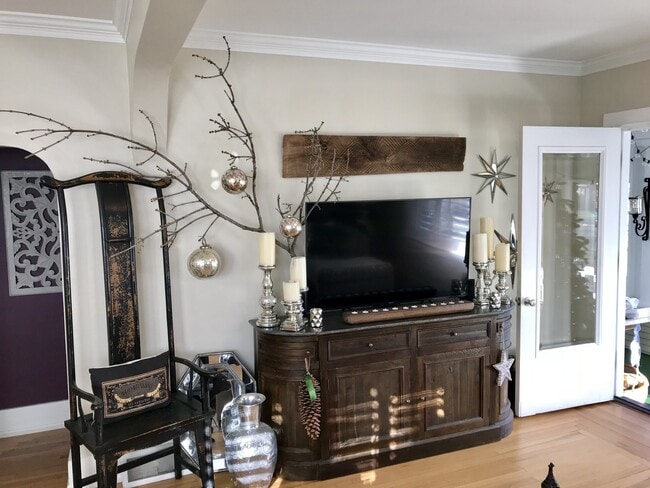 Building Photo - CHARMING 3 BED/1 BATH BUNGALOW IN THE HEAR...