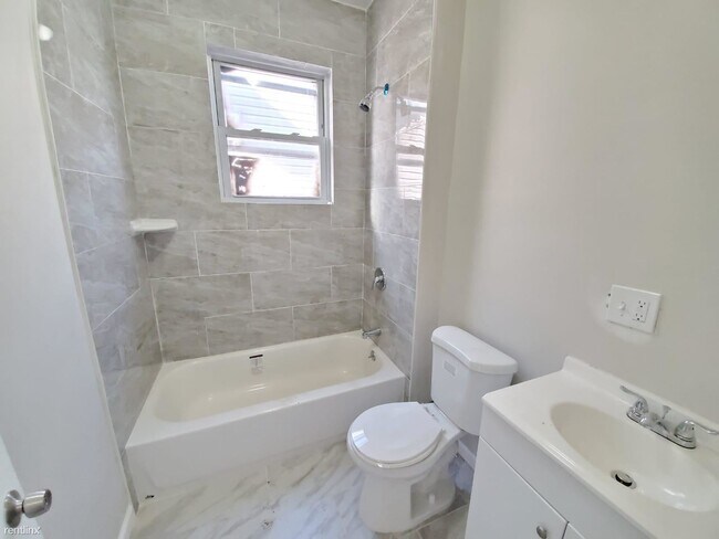 Building Photo - 3 br, 1 bath  - 250 Elmwood Ave Apt 1