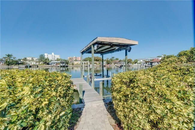 Building Photo - 68 Windward Island