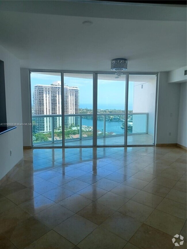 Building Photo - 19400 Turnberry Way