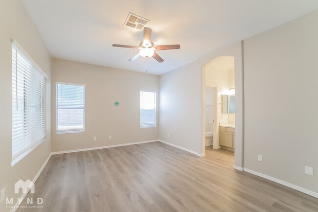 Building Photo - 2607 S 156th Ave