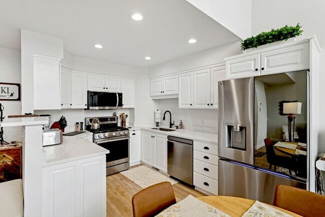 Building Photo - 1031 W Grindelwald Ct