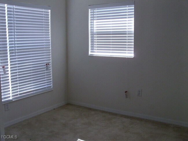 Foto del edificio - 924 Hollister Ave
