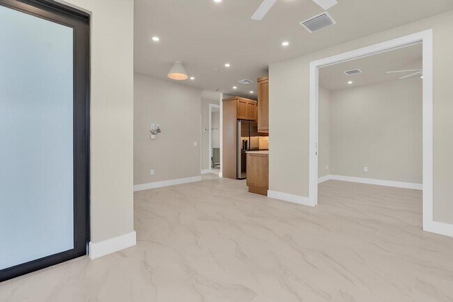 Building Photo - 15 Ocean Breeze