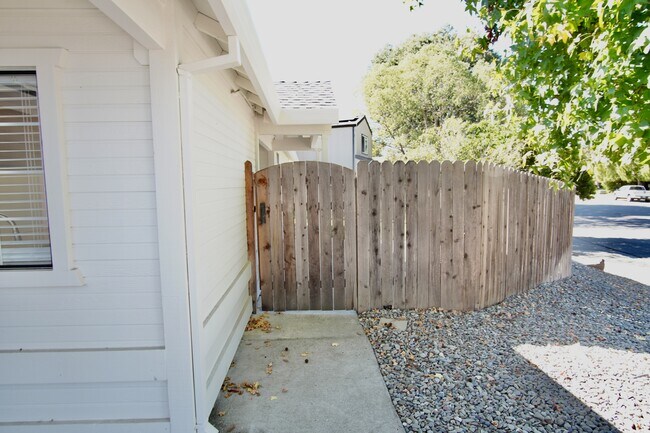 Building Photo - 4400 Sunrise Ct