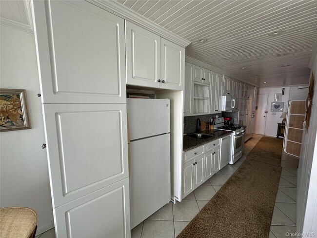 Foto del edificio - 830 Shore Rd