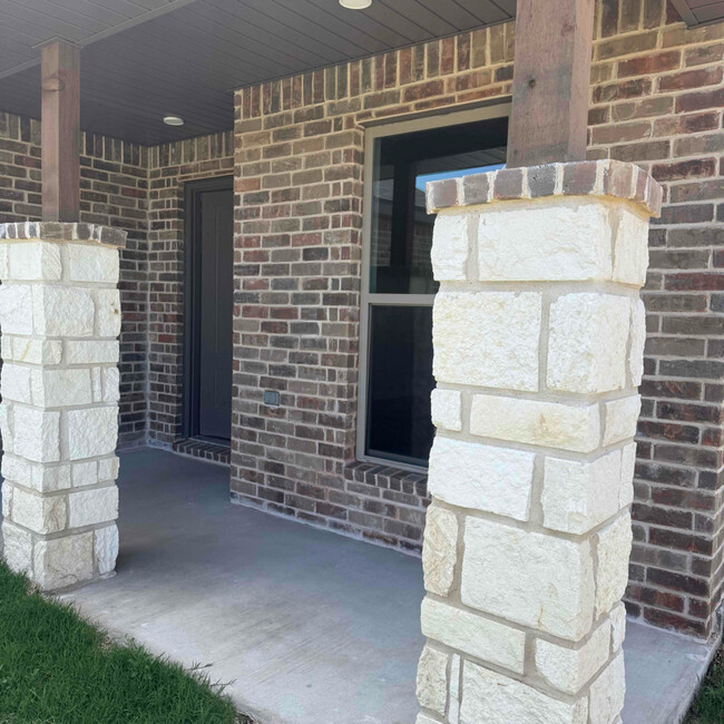 Building Photo - 3004 Buckthorn Dr
