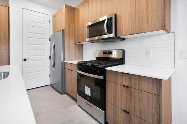 Foto del edificio - HURRICANE TOWNHOME - END UNIT