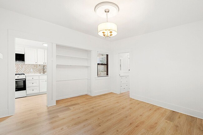 Building Photo - 2 WEEKS FREE!! Newly Renovated JR 1-Bedroo...