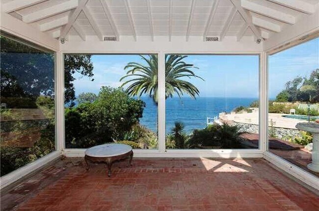 Foto del edificio - 1700 Torrey Pines Rd