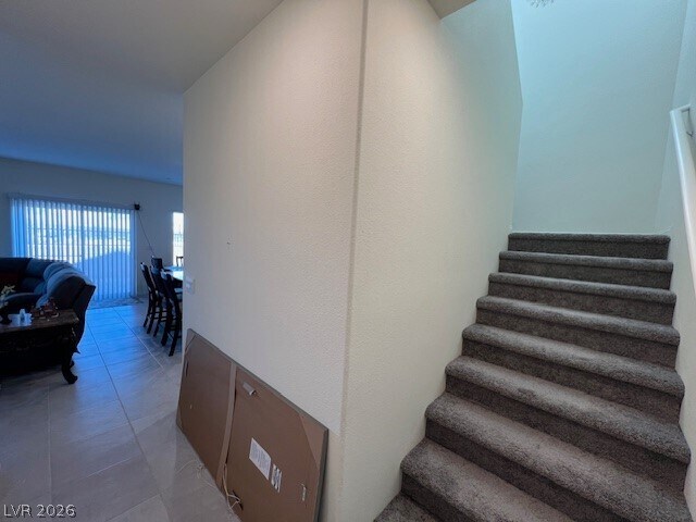 Foto del edificio - 380 Larksong Ave