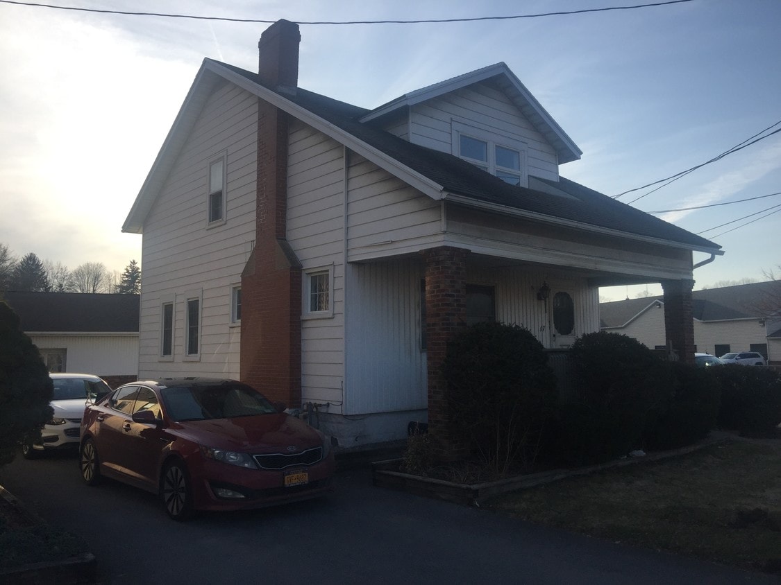 Primary Photo - 17 Campion Rd