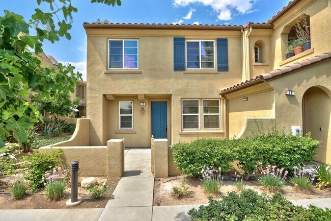 Building Photo - 3 bedroom  2.5 bathrooms /flex move dates