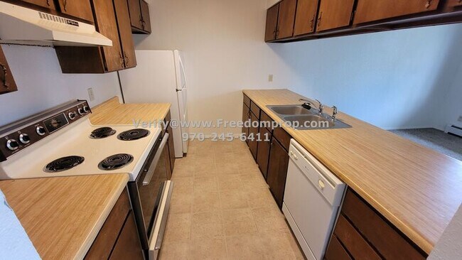 Building Photo - 842 E Cedar Ct
