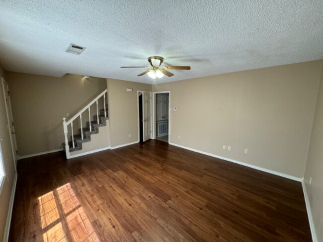 Building Photo - 1204 University Dr