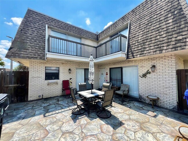 Foto del edificio - 8206 SW 23rd Ct