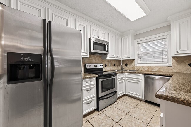 Foto del edificio - 4727 Merwin St