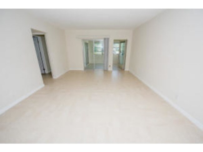 Foto del edificio - 125 W Hidden Valley Blvd