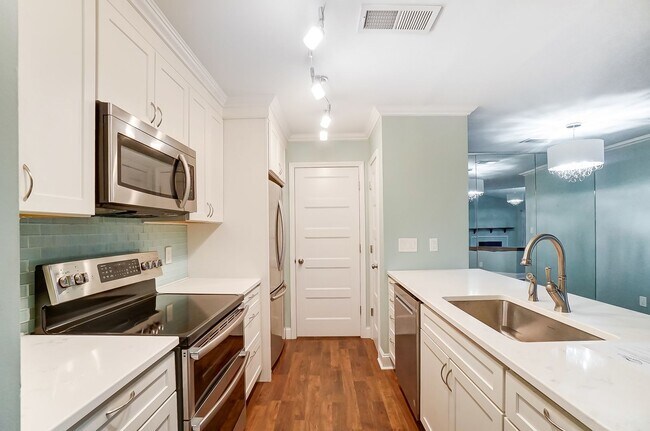 Building Photo - Move-in Ready 2 Bedroom Condo in Waterfron...