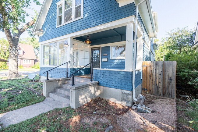 Building Photo - 100 E 27th St