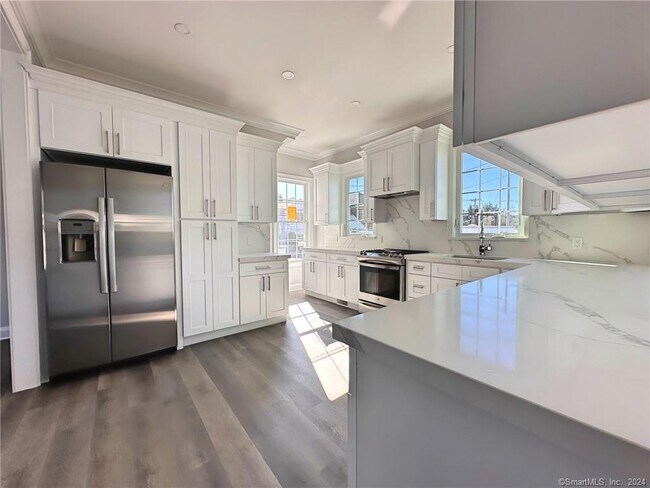 Building Photo - 59 Van Zant St