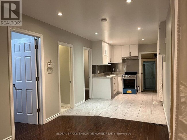 Building Photo - 367 Kipling Ave