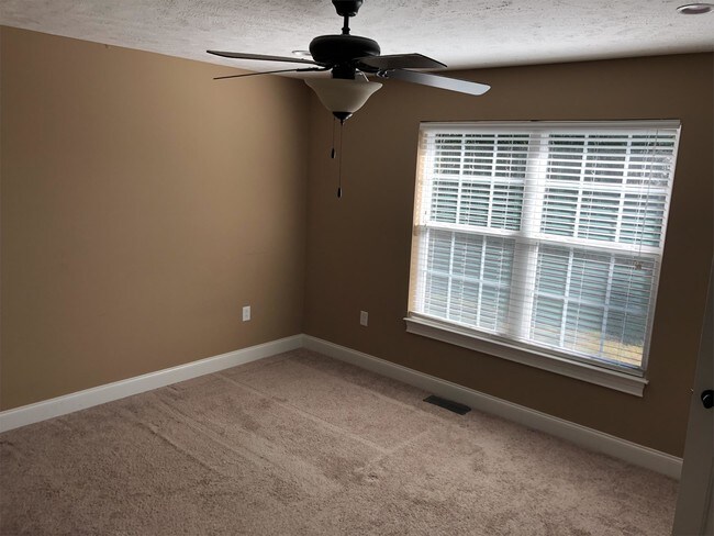 Building Photo - 2736 Pointe Ct