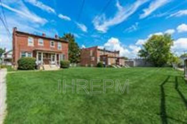 Building Photo - 824 Studer Ave