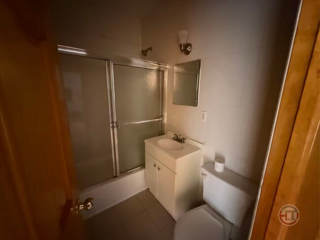 Foto del edificio - 1858 Archer St