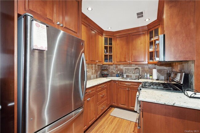 Building Photo - 2573 Flint Ave