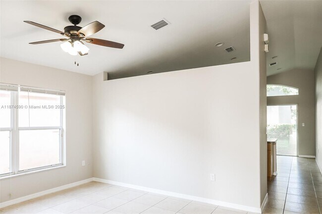 Building Photo - 1558 SE 20th Pl