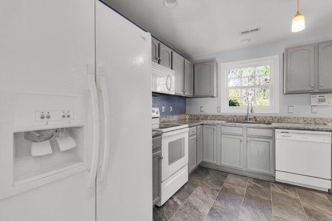 Foto del edificio - 109 Trinity Dr