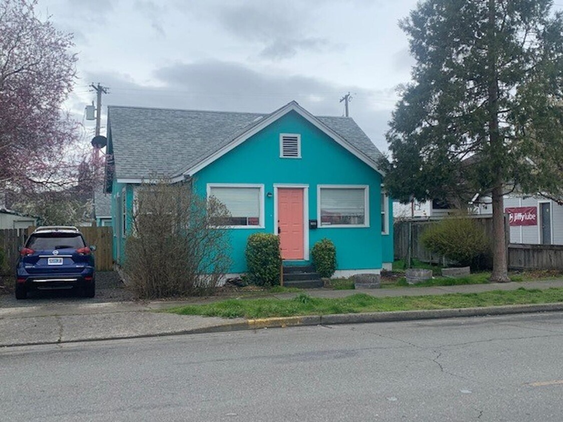 Primary Photo - 7000-1t - 309 &amp; 311 SE G St.