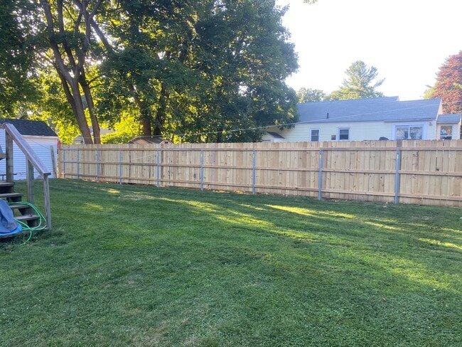 fenced in backyard - 2 Kay St