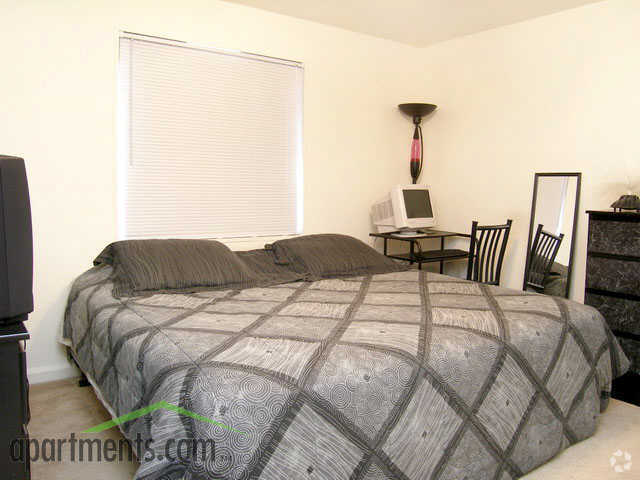 Bedroom - Willow Crest Apartments