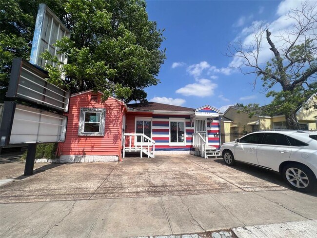 Foto del edificio - 1124 N Shepherd Dr