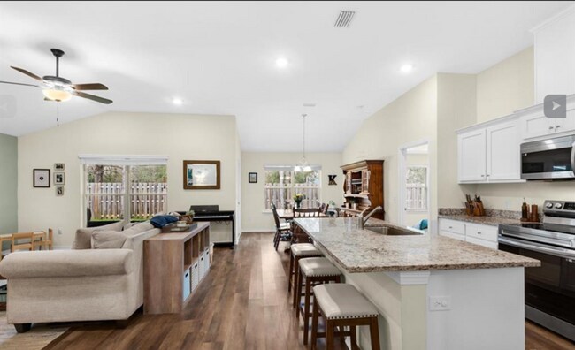 Building Photo - 7941 Huntington Creek Ln