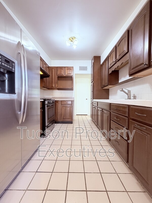 Building Photo - 3002 N Palo Verde Ave