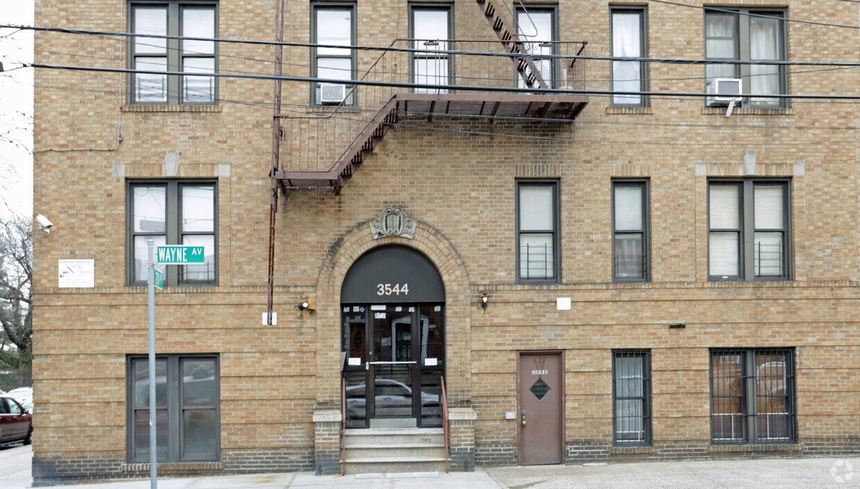 Foto del edificio - 3544 Wayne Ave