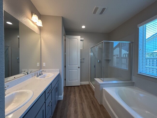 Foto del edificio - Large 4 Bedroom, 3 Bathroom New Construction Home in Chico